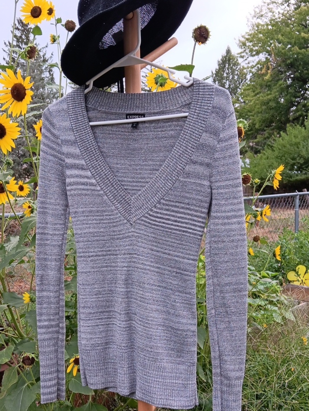 Express Heather Gray V-Neck Ribbed Knit Sweater